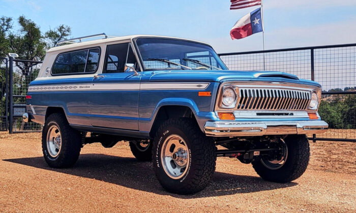 Vigilante 1975 Two-Tone Jeep Cherokee